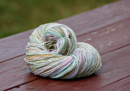 kuvituskuva, jossa lankavyyhti