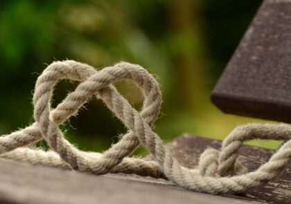 kuvituskuva, jossa köydestä muotoiltu sydän