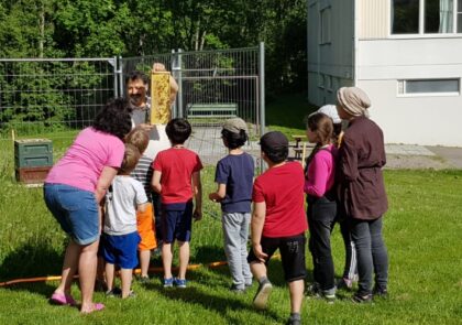 Children exploring a demonstration of bees from a beehive in Timonkatu in Lahti.