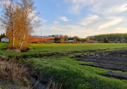 Kuvituskuvassa maatila peltoineen.