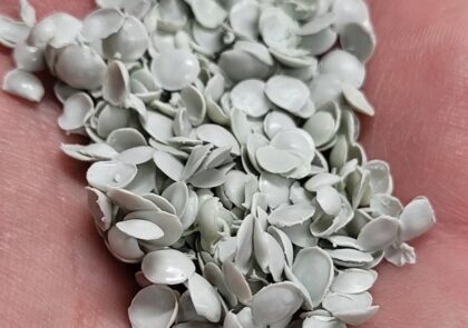 Uusiomuovigranulaattia kierrätetyistä kalvoista