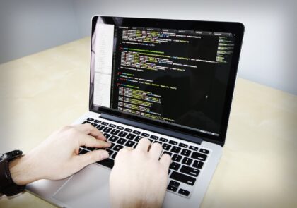 laptop-computer-macbook-writing-hand-working-891776-pxhere.com