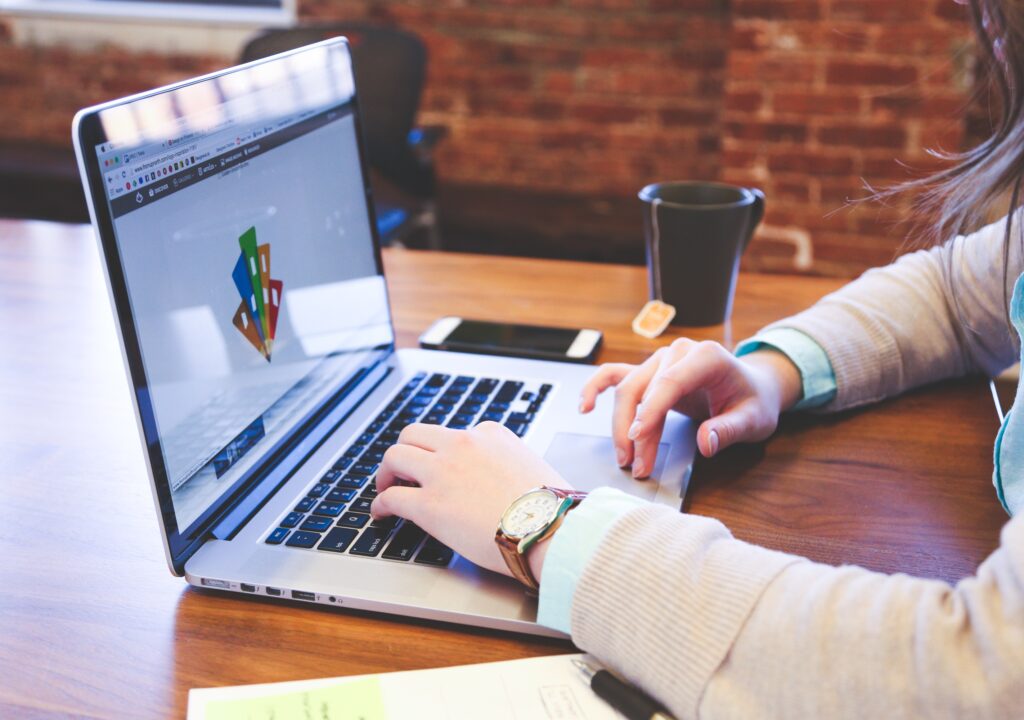 laptop-computer-writing-work-hand-screen-710502-pxhere.com
