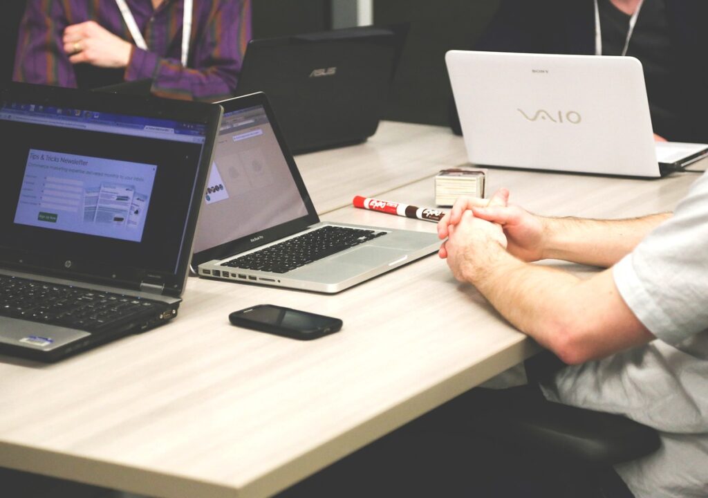 laptops-593296_1280