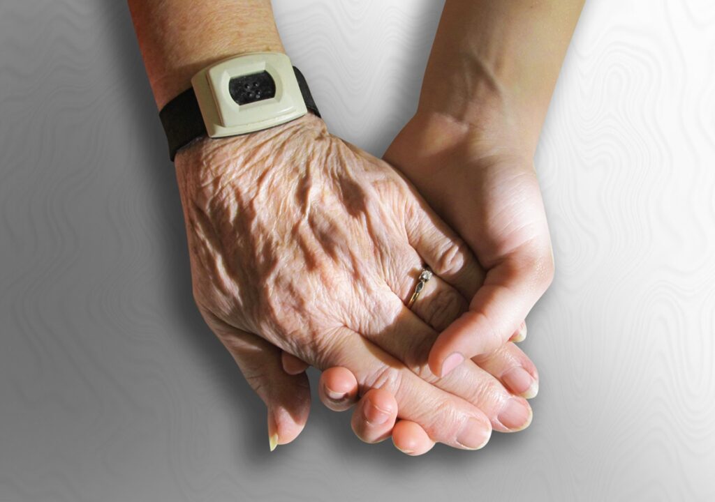 hand-old-leg-young-touch-finger-1005261-pxhere.com
