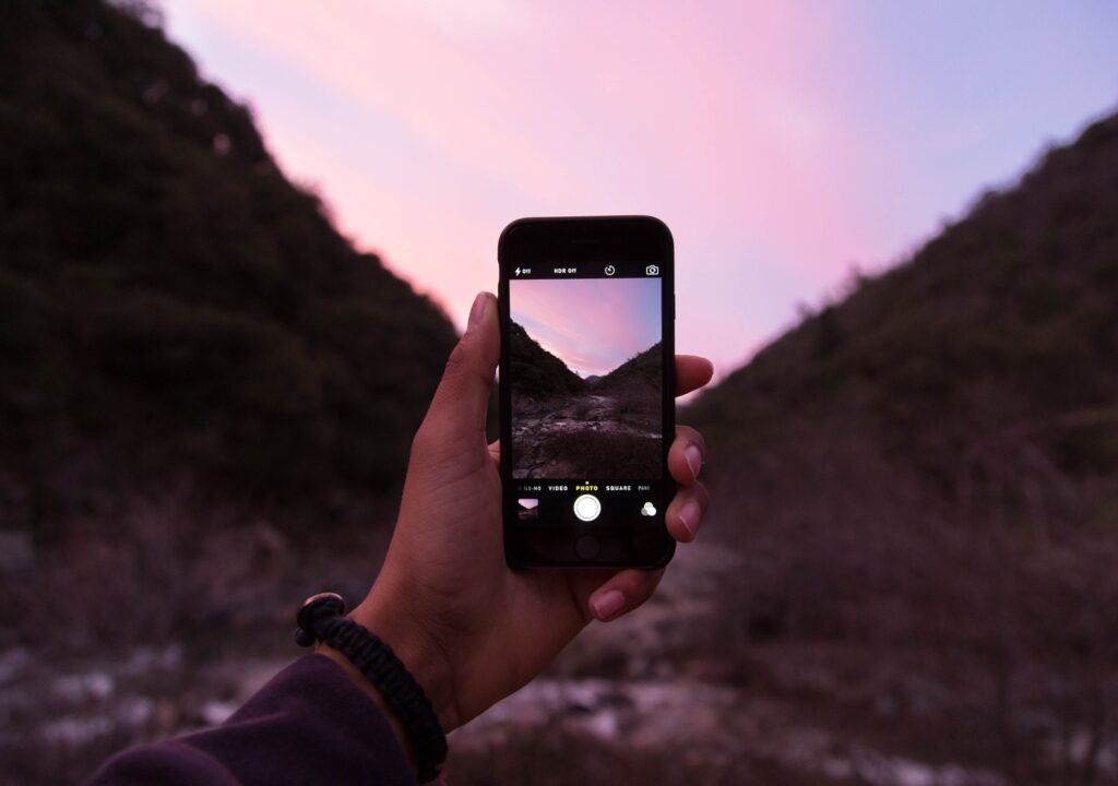 iphone-mobile-screen-nature-technology-camera-893011-pxhere.com