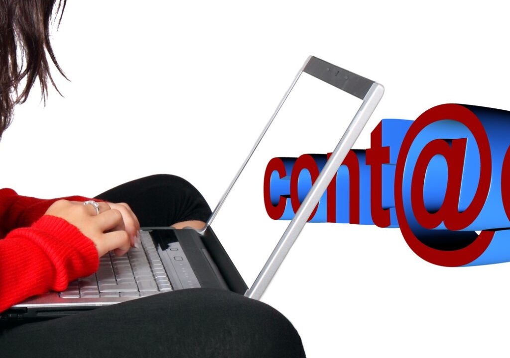 laptop-writing-woman-phone-community-communication-956012-pxhere.com