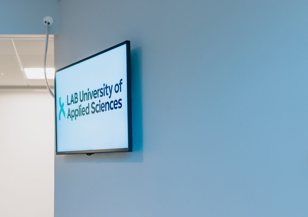 00012-lab-2022
