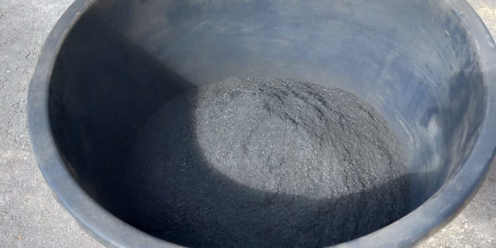 Mustassa saavissa on mustaa biohiiltä