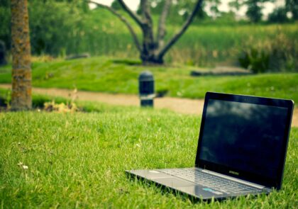 laptop-notebook-computer-work-tree-nature-949610-pxhere.com