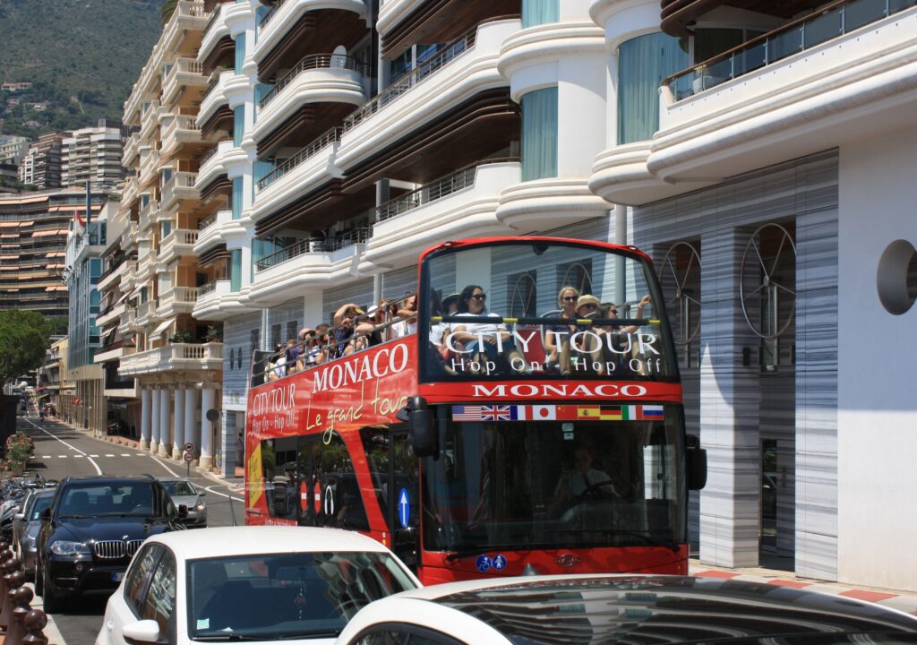 pedestrian-traffic-downtown-tourist-transport-vehicle-650133-pxhere.com