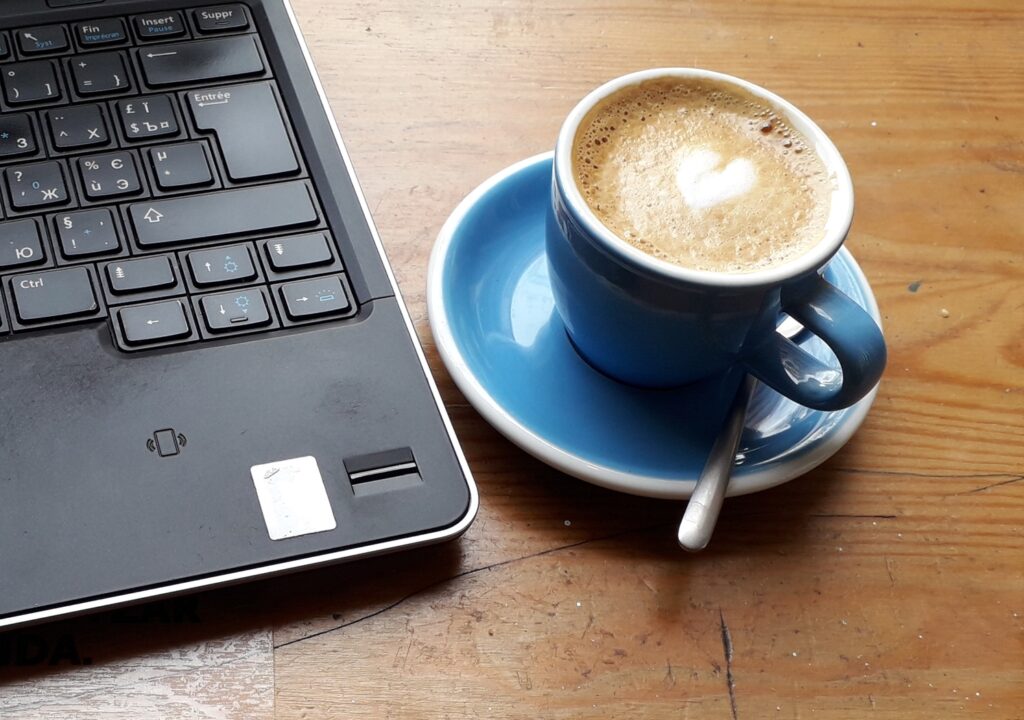 coffee-office-home-office-home-laptop-computer-1652111-pxhere.com(1)