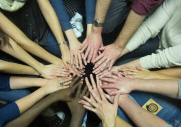 hand-wheel-leg-finger-community-arm-785057-pxhere.com