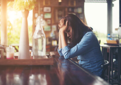 woman-depressed-successful-laptop-network-closeup-1605130-pxhere.com