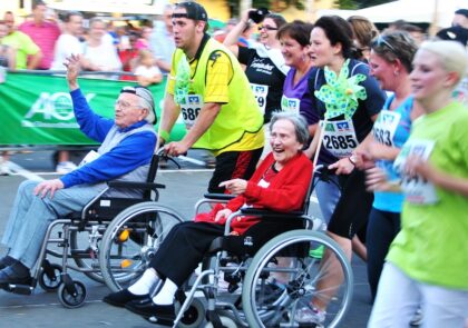 company-run-2513021_1280