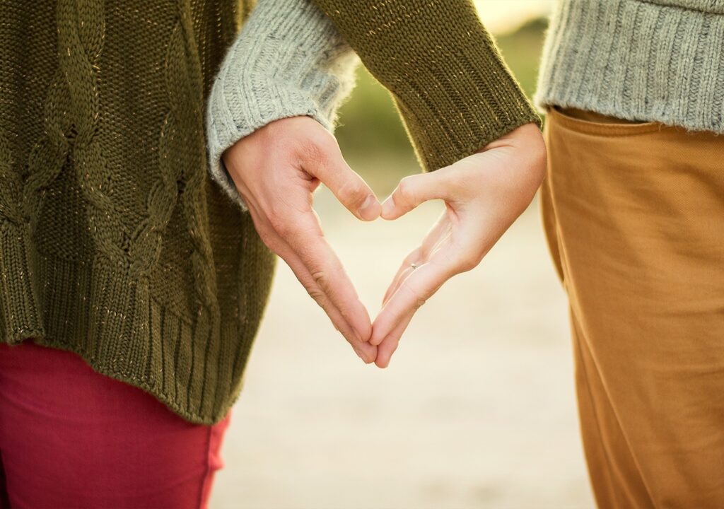 hand-people-woman-leg-love-heart-655253-pxhere.com