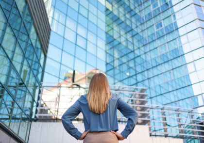 business-modern-young-city-woman-skyscraper-1628482-pxhere.com