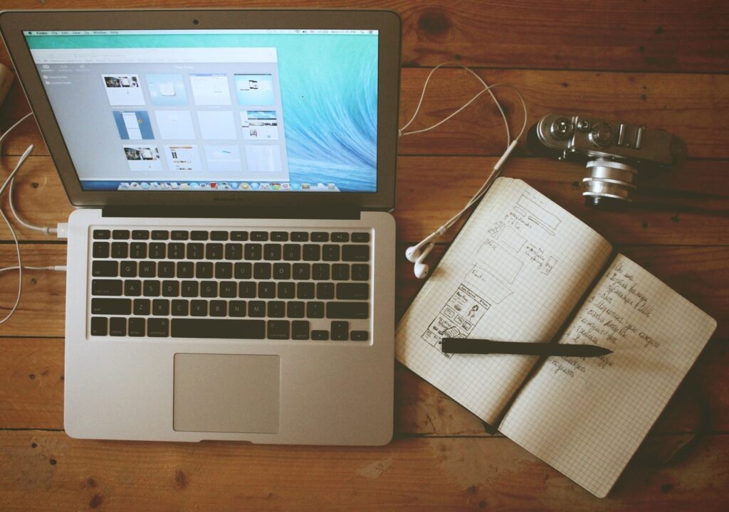laptop-notebook-technology-camera-headphone-pen-122-pxhere.com