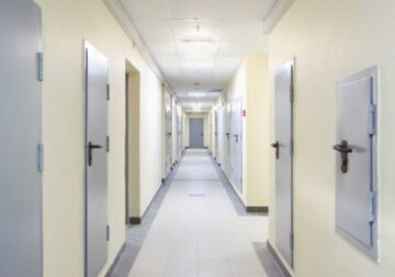 hall-metal-property-room-doors-corridor-616515-pxhere.com