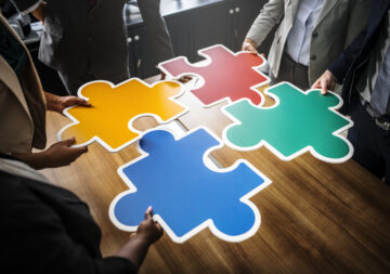 Business people connecting puzzle pieces