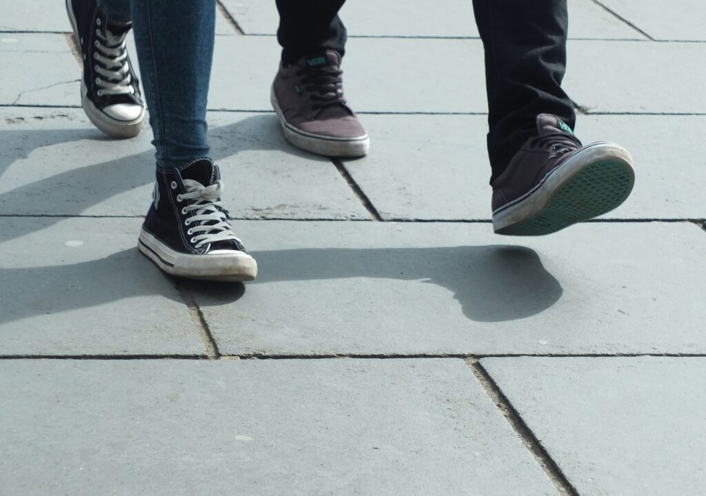 man-walking-person-shoe-people-girl-934752-pxhere.com