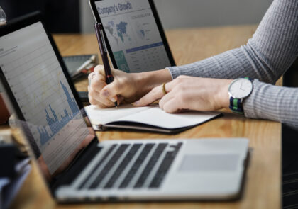 analysis-business-businesswoman-chart-colleagues-communication-1571535-pxhere.com