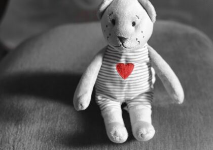 hand-black-and-white-white-photography-kid-cute-607456-pxhere.com