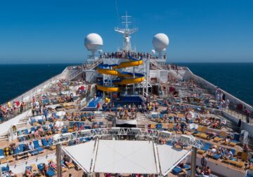 sea-water-ocean-people-sky-boat-646921-pxhere.com